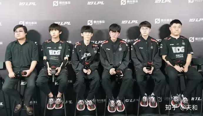 Uzi连续二十场比赛得分超过重返赛场，湖人不断突破！的简单介绍-九游会